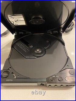 1988 SONY Discman D-15 CD Player Battery Charger Case. Turn On Doesn't Read Disc