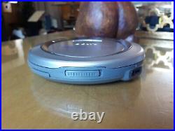 2000 Sony Walkman Portable CD Player Only D-EJ625 G Protection. WithRemote. MIB