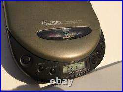 Discman Sony D-111 CD Player Walkman rare color green kaki