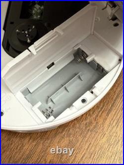 EUC SONY CD Walkman Silver D-NE241