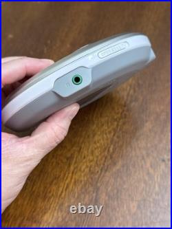 EUC SONY CD Walkman Silver D-NE241