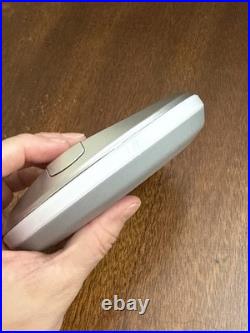 EUC SONY CD Walkman Silver D-NE241