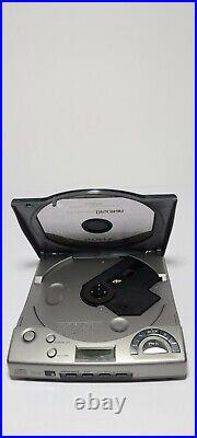 RARETestedSony Portable Video CD Discman D-V8000SPECIAL VISUAL EFFECTS