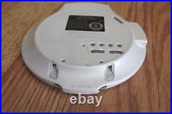 SONY CD WALKMAN Atract 3 plus MP3 D-NE20 Player