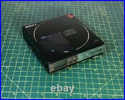 SONY D-50 Compact CD Player, AC-D50 Power Dock, c. 1984 1st Discman TESTED, MINT