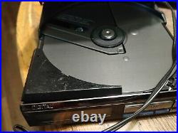 SONY D-55 DISCMAN CD PLAYER WithSONY BATTERY PACK BP-200 & POUCH please read