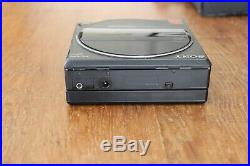 SONY D-77 Discman Portable FM/AM CD Player with BP-200 Battery Pack Vintage Rare