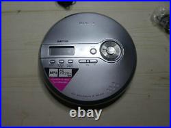 SONY D NE241 CD Walkman with Remote Control AC Adapter