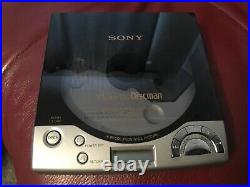 SONY D-V8000 PORTABLE VIDEO CD DISCMAN. Made in Japan. VERY RARE