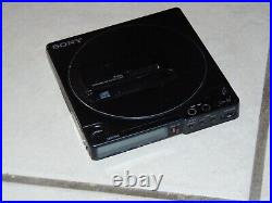 SONY DISCMAN D-25 For Parts Or Repair Includes Hard Case & Battery