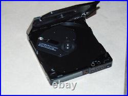 SONY DISCMAN D-25 For Parts Or Repair Includes Hard Case & Battery