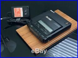 SONY Discman D-555 CD Player Working with Original SONY AC Adapter LOOK