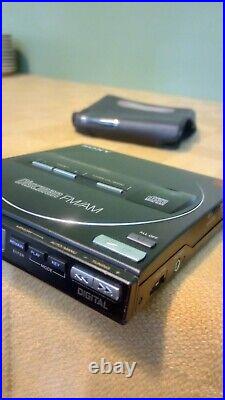 SONY Discman Model D-T10 FM/AM CD Player With BD-100 Battery Pack And Carry Case