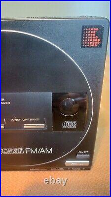 SONY Discman Model D-T10 FM/AM CD Player With BD-100 Battery Pack And Carry Case