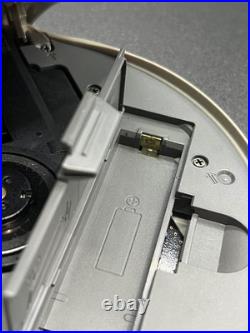 SONY Portable CD Player Walkman D-NE900 Silver Working