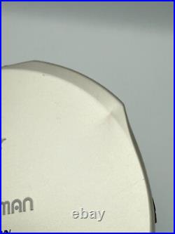 SONY WALKMAN D-E990 Silver Portable CD Player G-Protection JP Very Good