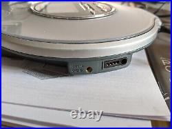 SONY WALKMAN D-ne520 CD discman ATRAC3PLUS Player