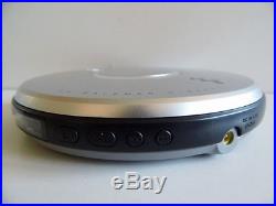 Sony CD Walkman D-EJ021 Discman CD-R/RW G-Protection MEGA BASS AVLS Silver