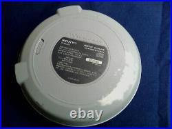 Sony CD Walkman MP3 compatible D-NE241 Portable CD Player Complete product