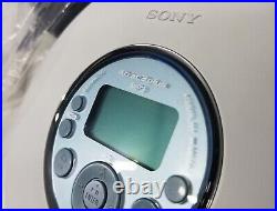 Sony CD Walkman + Speaker MP3 ATRAC3plus Player D-NE329SP Battery 41 H Life READ