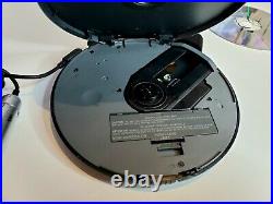 Sony Cd Walkman D-NE830 with Battery Case and Remote