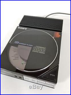 Sony Compact Disc Compact Player D-50 with AC Adapter AC-D50