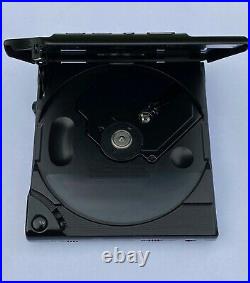 Sony D-303 Discman, perfect working condition. With leather soft case