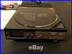 Sony D-5 Compact Disc CD Player original cord included Excellent working
