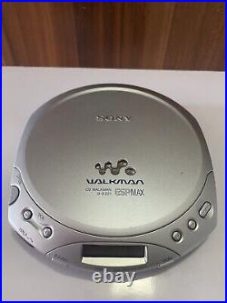 Sony D-E221 CD Walkman -Personal CD Player- Silver with case, headphones & charger
