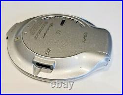Sony D-NE10 ATRAC/MP3 CD Walkman Portable Slimmest+ Remote +Sony Earphones