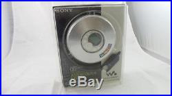 Sony D-NE320 CD Walkman ATRAC 3 Plus Portable CD/MP3 Player Silver