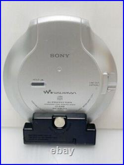 Sony D-NE900 Silver Discman CD Player WALKMAN with Battery Case used working F/S