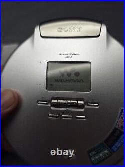 Sony D-NE920 Walkman Discman CD Player Silver With Accessories Tested Working