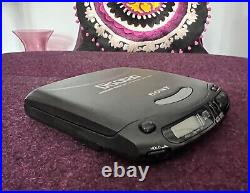 Sony Discman D-140 compact CD player with headphones, vintage, boxed