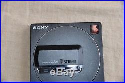 Sony Discman D-25 Portable CD Player with case Working