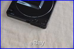 Sony Discman D-25 Portable CD Player with case Working