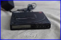 Sony Discman D-25 Portable CD Player with case Working