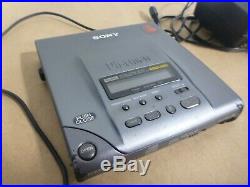 Sony Discman D-303 CD Player + ac adapter case and headphones