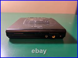 Sony Discman D-303 power on, Personal Disc Player, Working, As Is READ DESCRIP