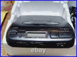 Sony Discman D-33 CD Compact Player WithHEADSET WORKING CONDITION Original Box