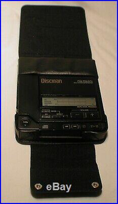 Sony Discman D-555 CD Player with Remote Power Supply Battery Optical Cable Case