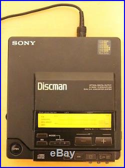 Sony Discman D-Z555 Portable CD Player Working with AC Adapter and Carrying Case