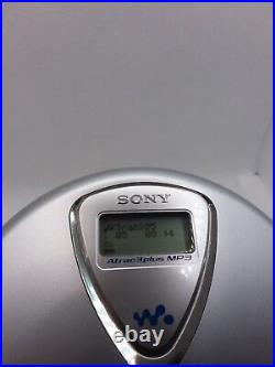 Sony Walkman D-NE300 Atrac3plus CD Walkman Silver MP3 Working