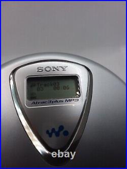 Sony Walkman D-NE300 Atrac3plus CD Walkman Silver MP3 Working