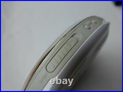 Sony Walkman D-NF400 TV/Weather/FM/AM Atrac3plus MP3 CD Player with Case Working