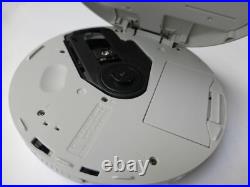 Sony Walkman D-NF400 TV/Weather/FM/AM Atrac3plus MP3 CD Player with Case Working