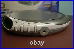 Sony walkman am fm radio personal portable cd compact discs player d-fj211