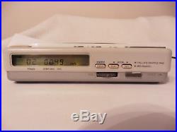 ULTRA RARE Vintage 80s White Sony Discman D-40 Compact Disk Player portable CD