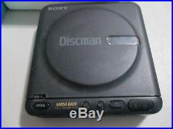 VTG SONY D-12 DISCMAN CD compact player original box Tested working