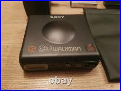 Vintage ULTRA RARE Sony CD Walkman D-82 for 3 / 8cm CDs boxed AMAZING